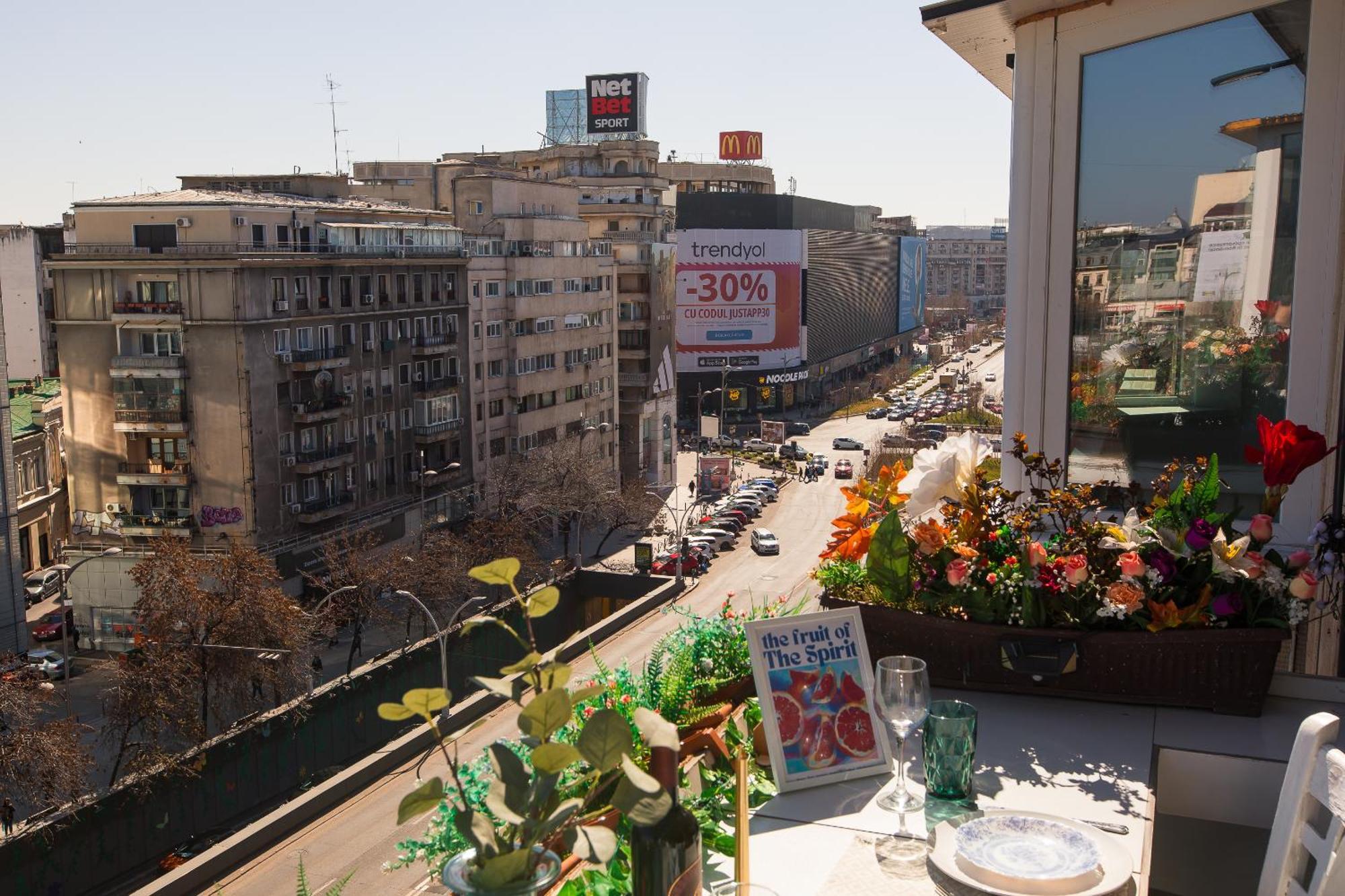 Old Town Apartment With Amazing View From The Balcony Bucarest Extérieur photo