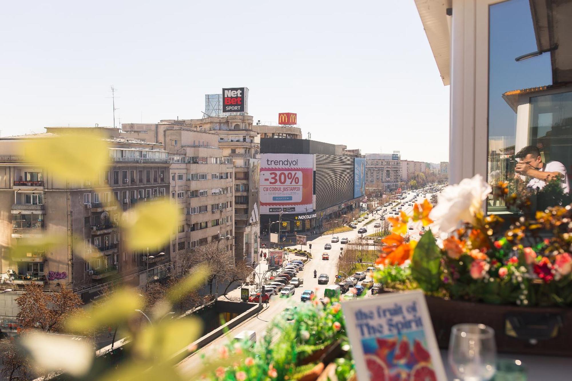 Old Town Apartment With Amazing View From The Balcony Bucarest Extérieur photo